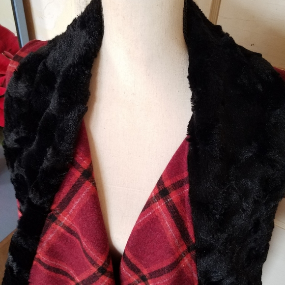 J Roberts Red Plaid Wool Blend & Faux Fur Shrug - Picture 2 of 6